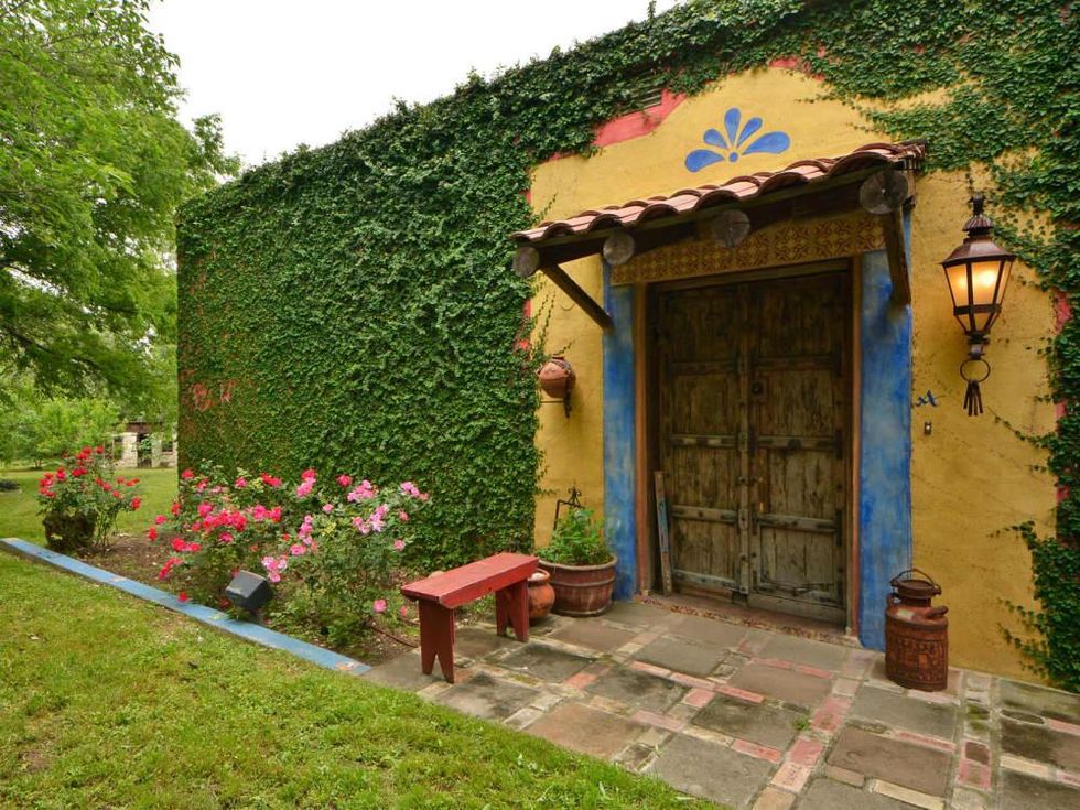 2703 Del Curto Road home exterior