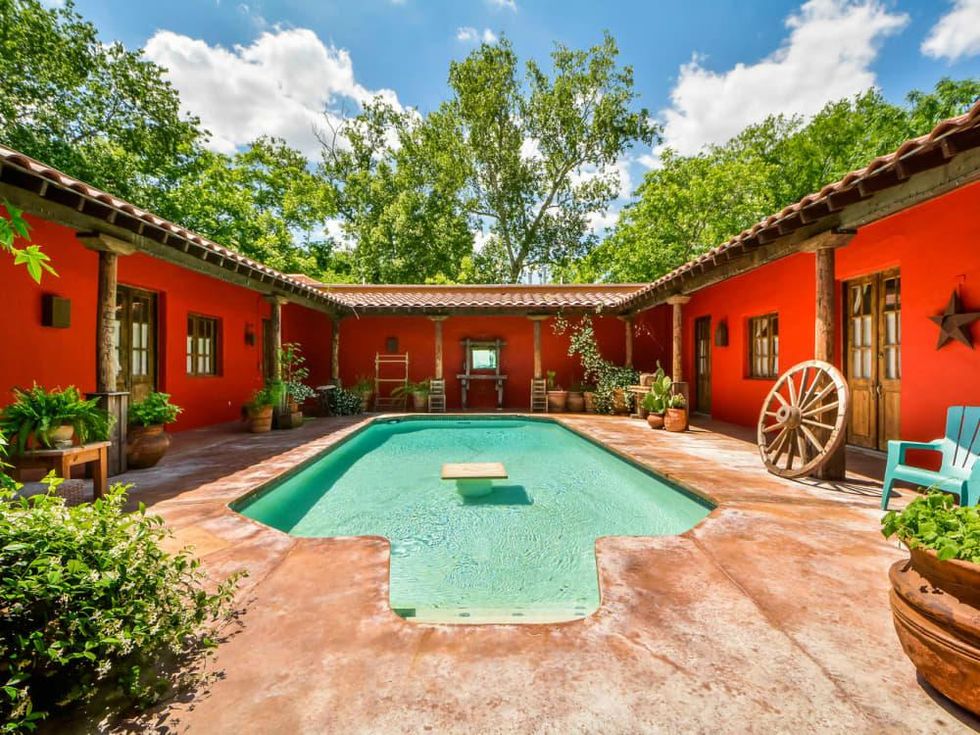 2703 Del Curto Road pool