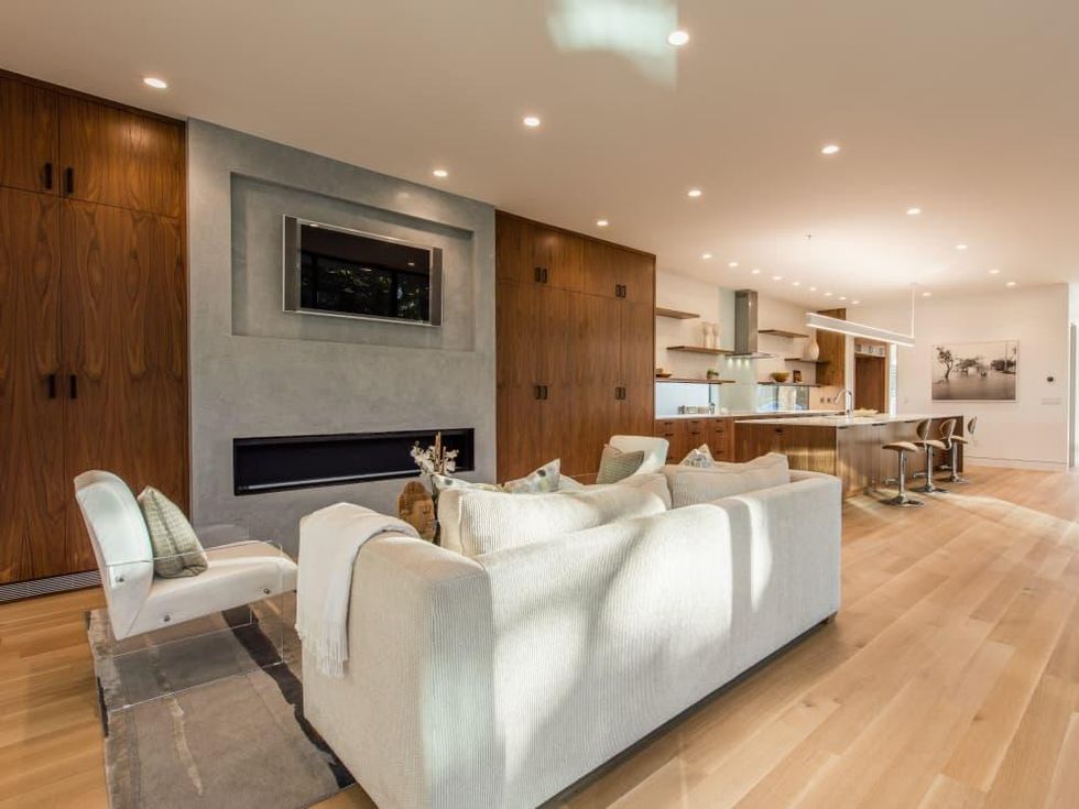 2708 Townes Lane home for sale Austin living area