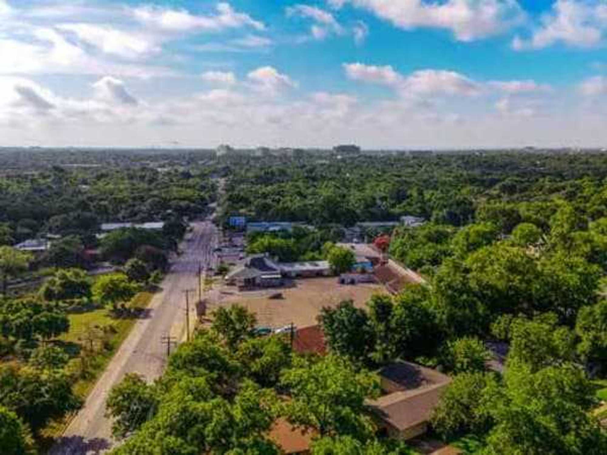 2825 Hancock Dr. Highland Market
