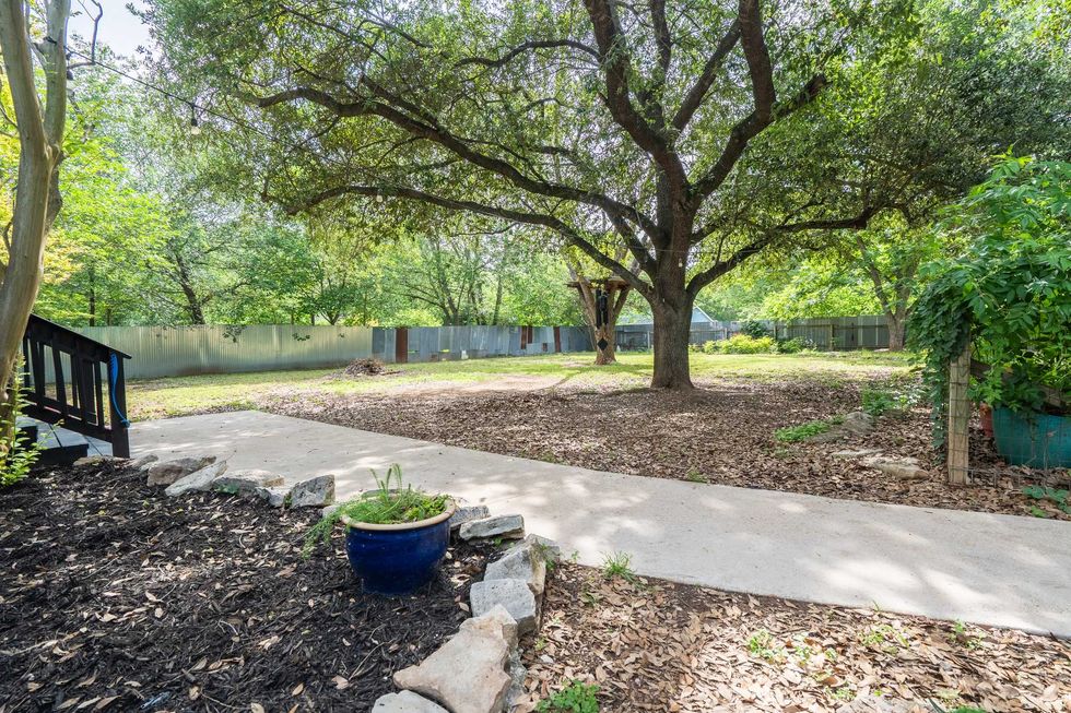 3902 River Rd. home for sale in Cedar Creek front yard