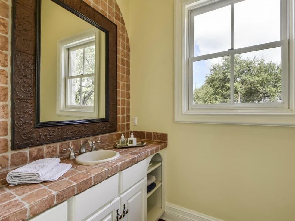 3904 Toro Canyon Rd Austin house for sale bathroom
