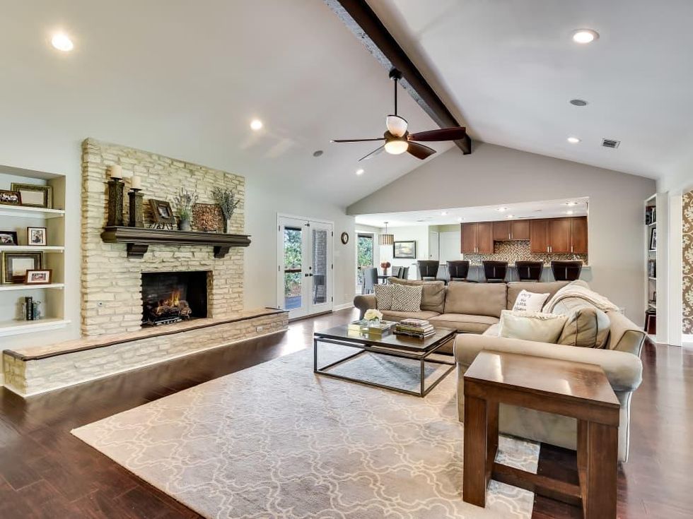 3914 Glengarry Dr Austin house for sale family room