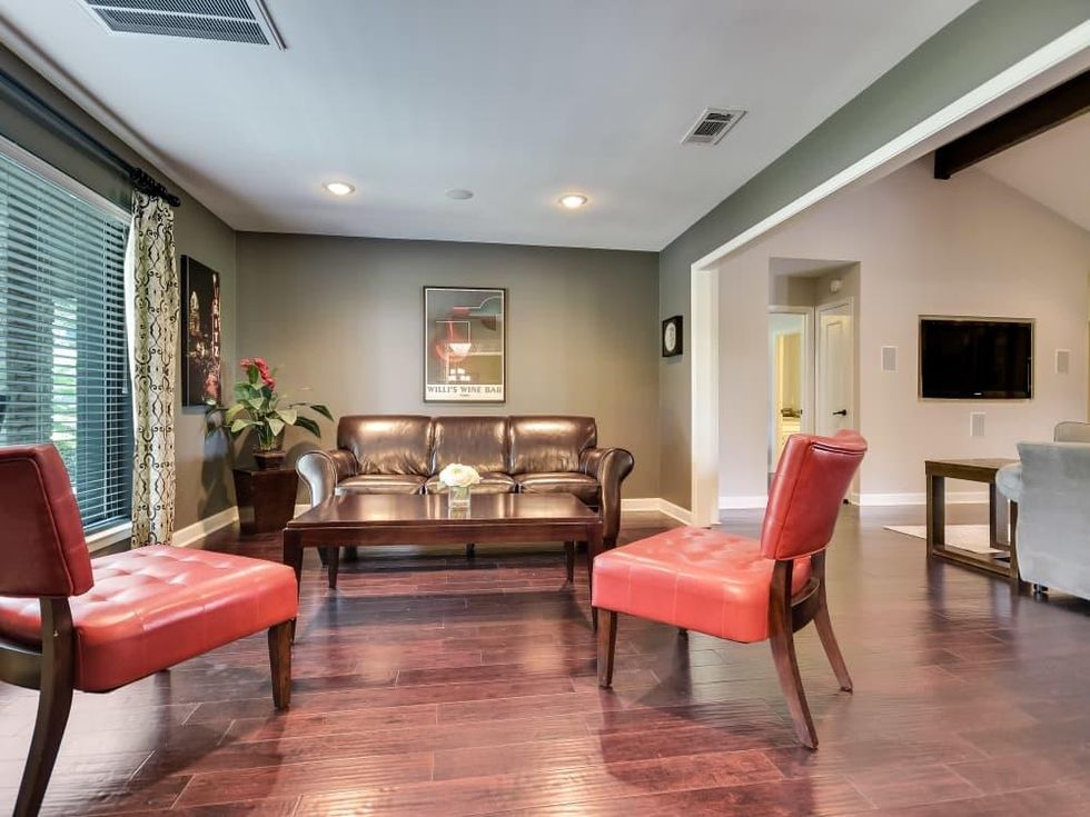 3914 Glengarry Dr Austin house for sale living room