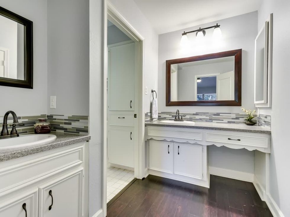 3914 Glengarry Dr Austin house for sale master bath