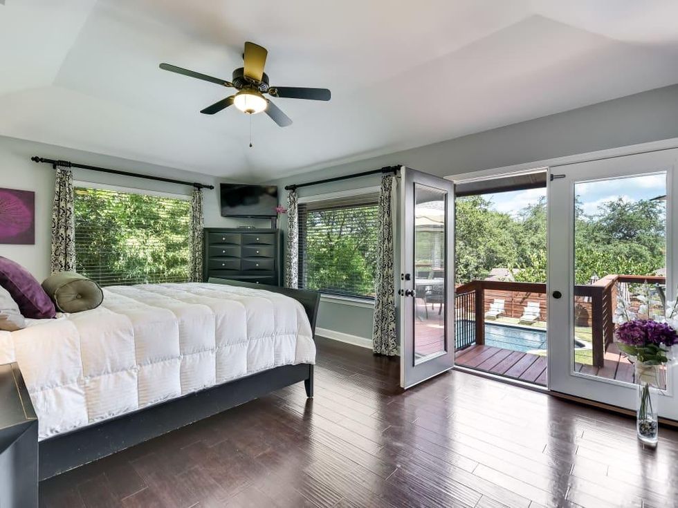 3914 Glengarry Dr Austin house for sale master bedroom