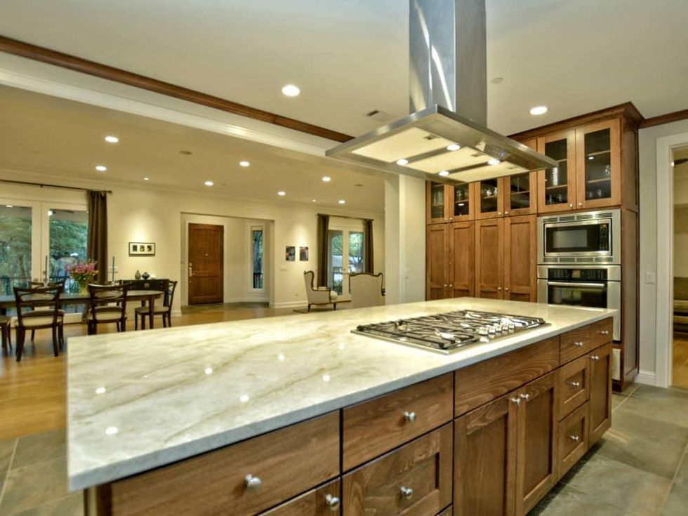 400 Almarian Austin house for sale kitchen