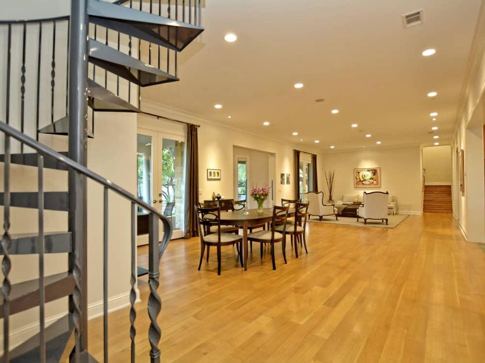 400 Almarian Austin house for sale living room