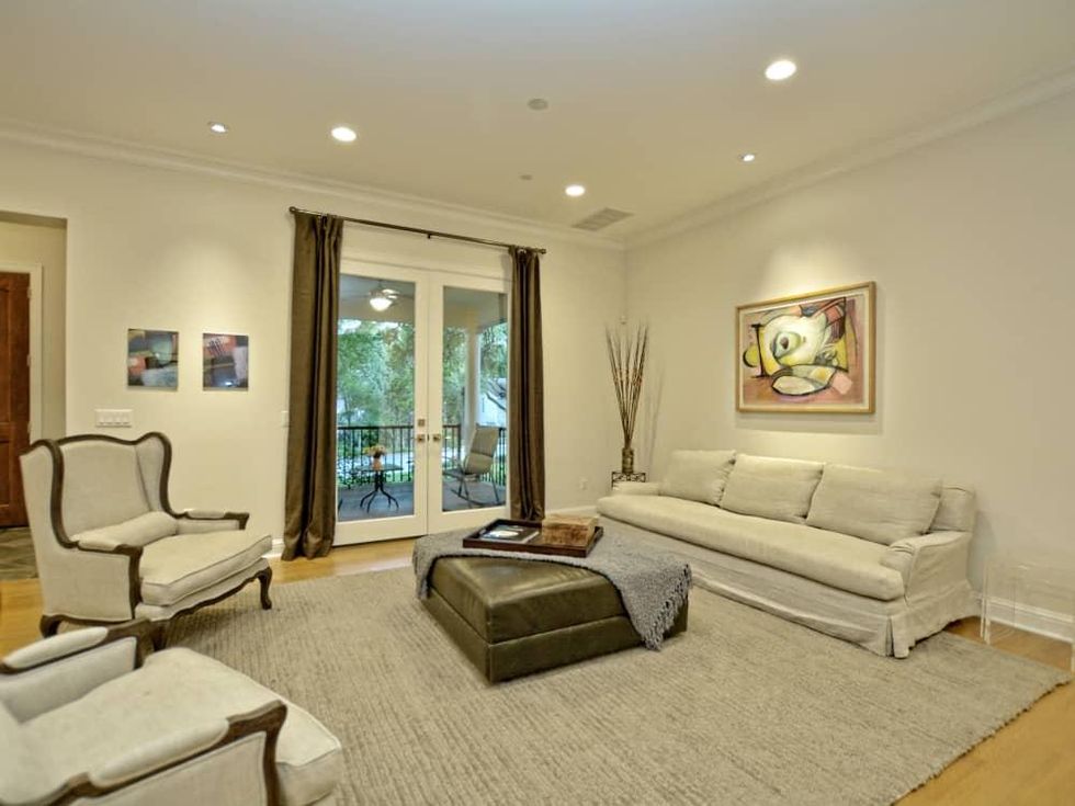 400 Almarian Austin house for sale living room