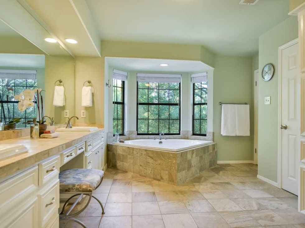 4407 Canyonside Austin home for sale bathroom