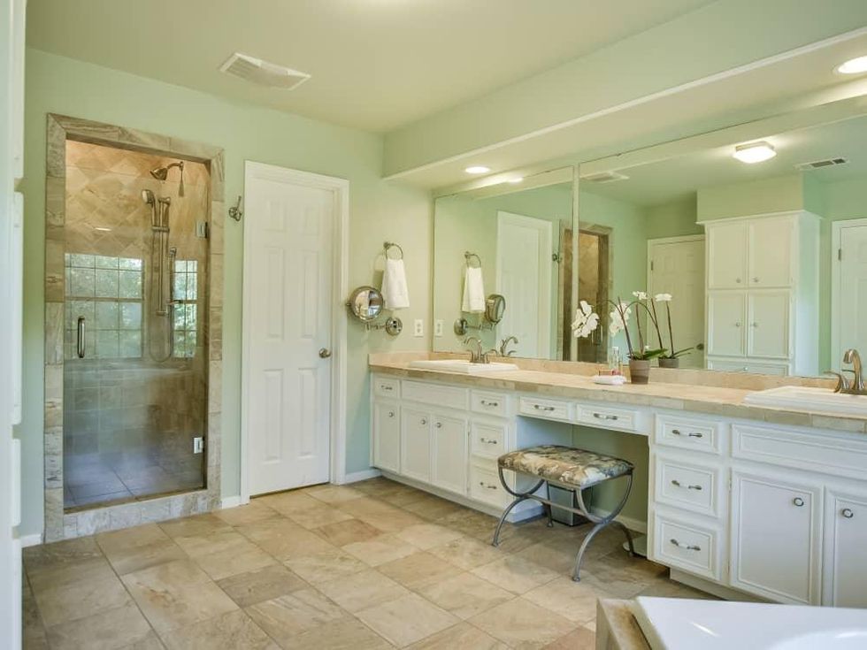 4407 Canyonside Austin home for sale bathroom