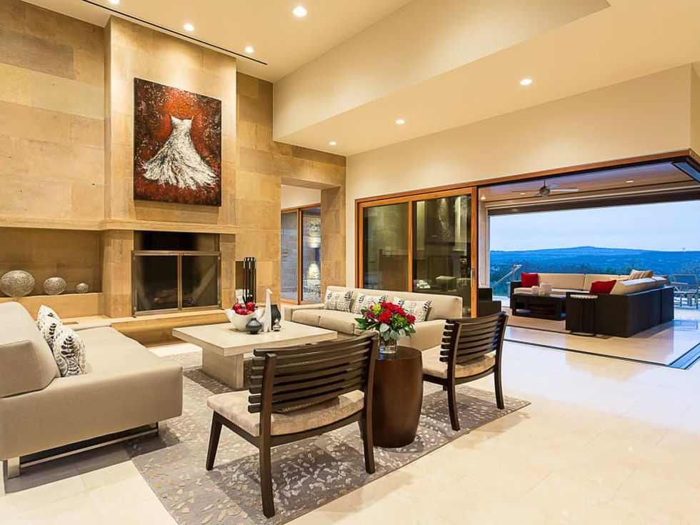 5221 Musket Cove Austin house for sale living room