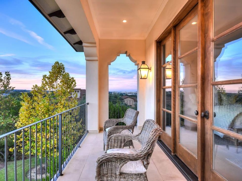 5709 Spanish Oaks Club Austin house for sale balcony