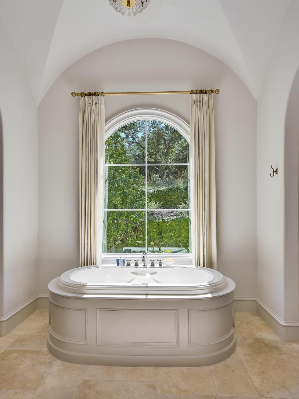 5709 Spanish Oaks Club Austin house for sale bathroom