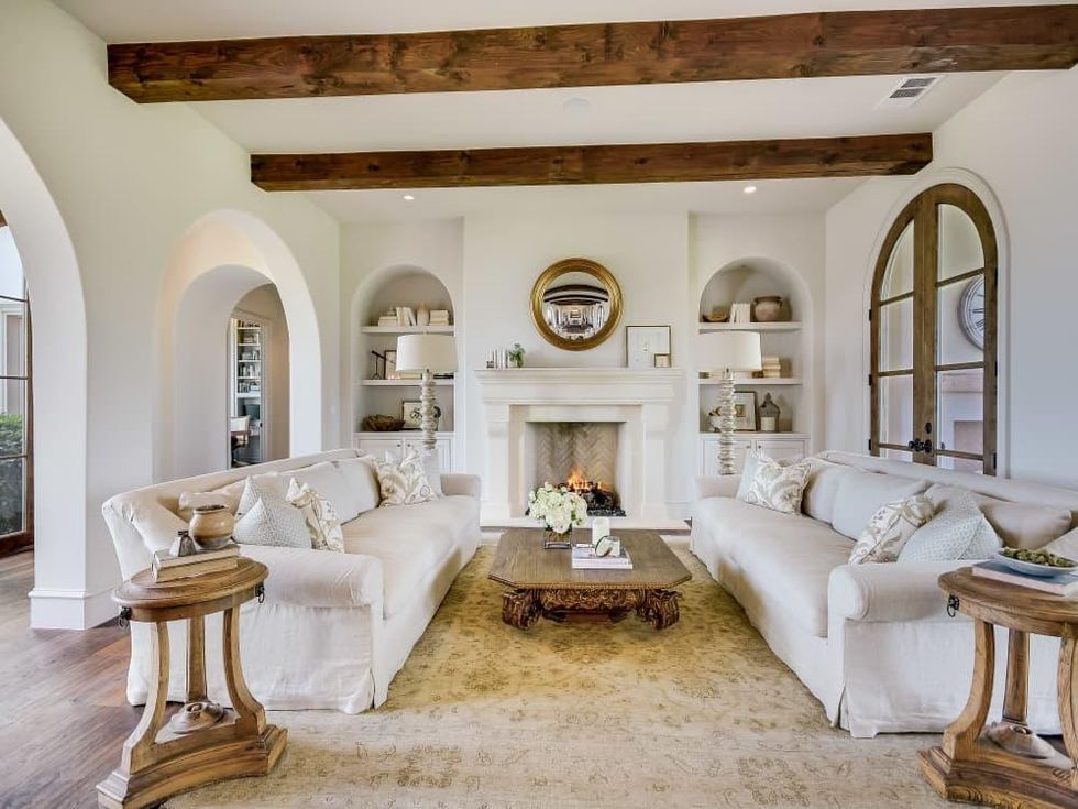 5709 Spanish Oaks Club Austin house for sale living room