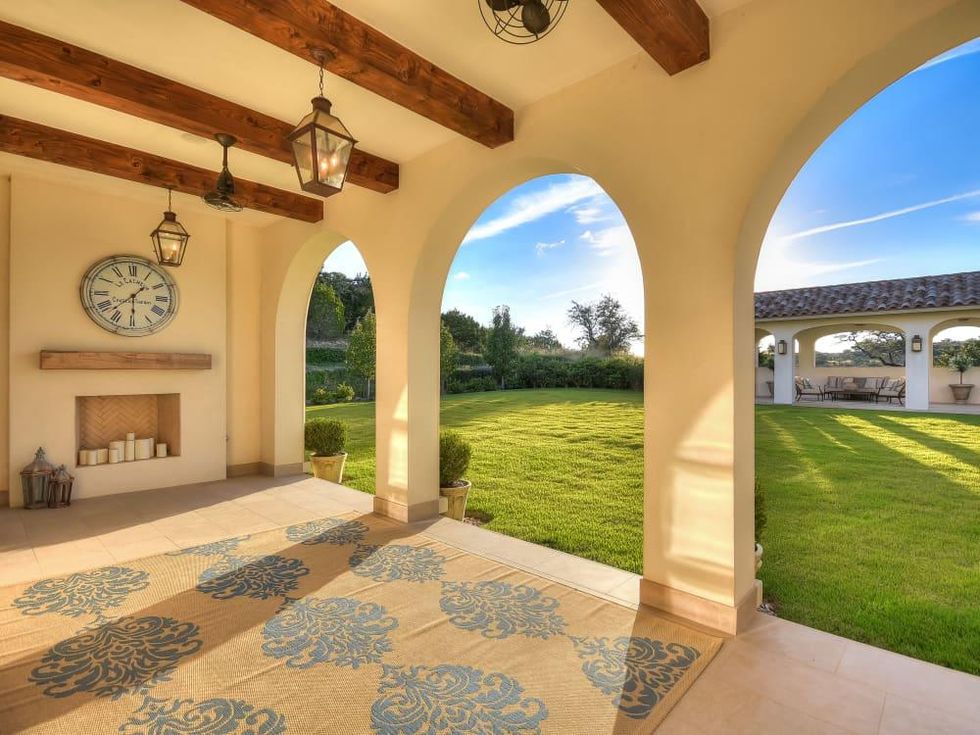 5709 Spanish Oaks Club Austin house for sale patio