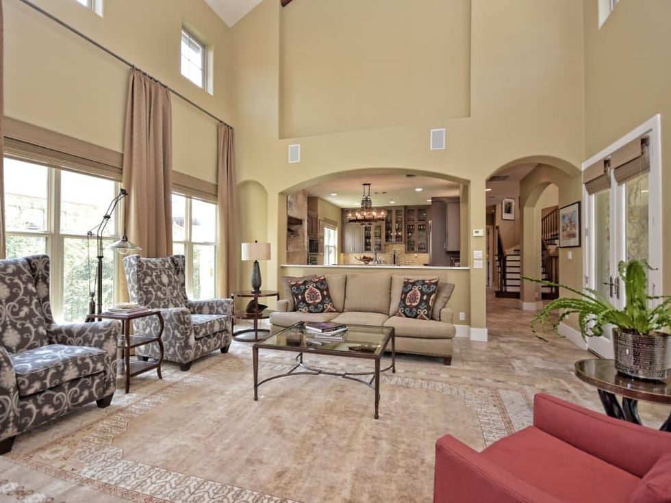 7200 Turnbuoy Austin house for sale living room