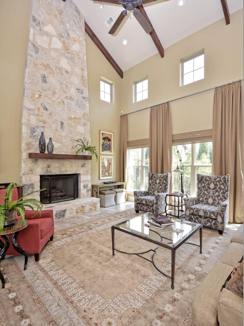 7200 Turnbuoy Austin house for sale living room