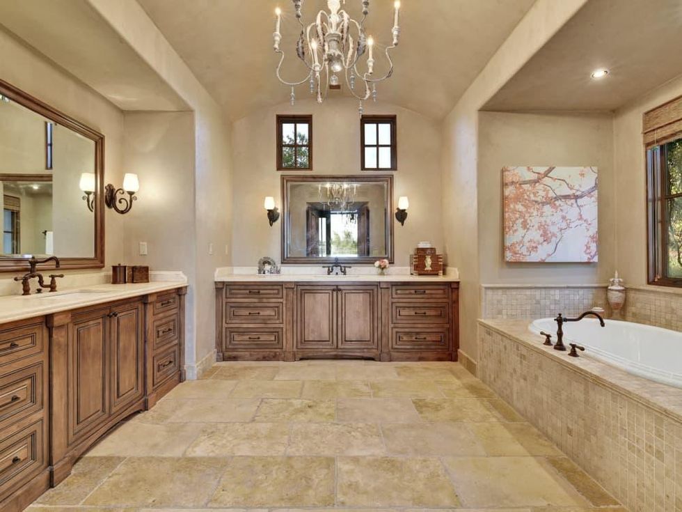 8533 Calera Austin house for sale master bathroom