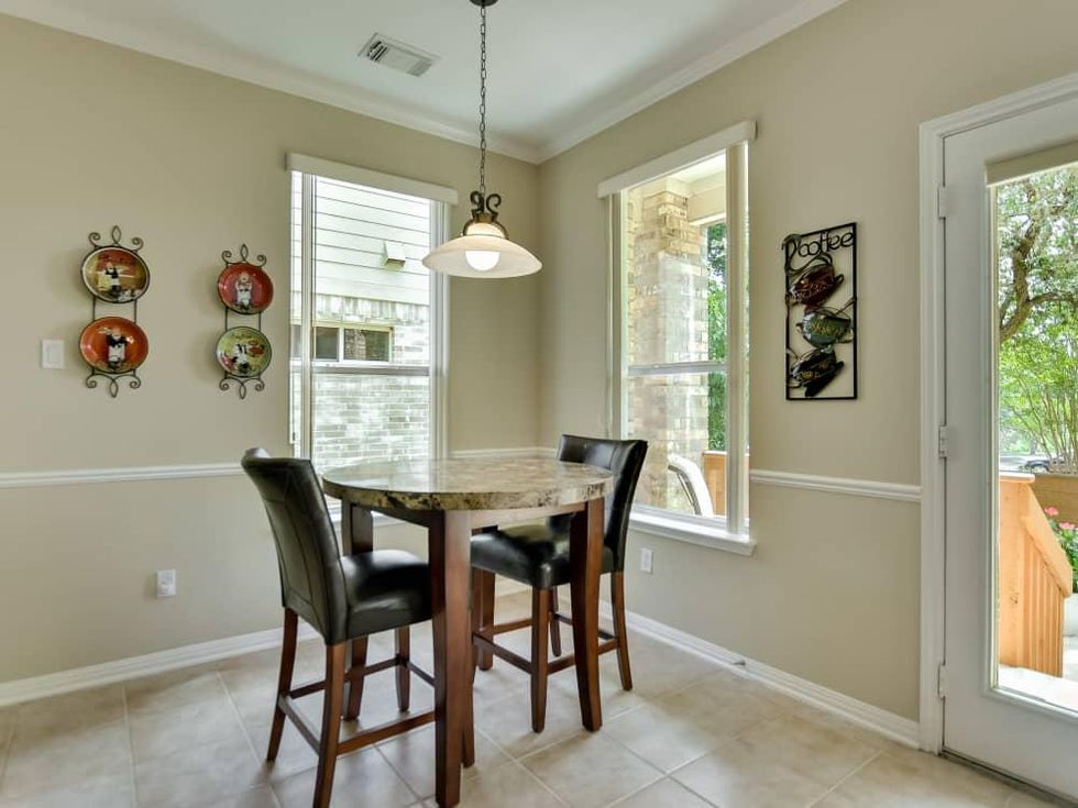 9013 Sautelle Austin house for sale breakfast nook