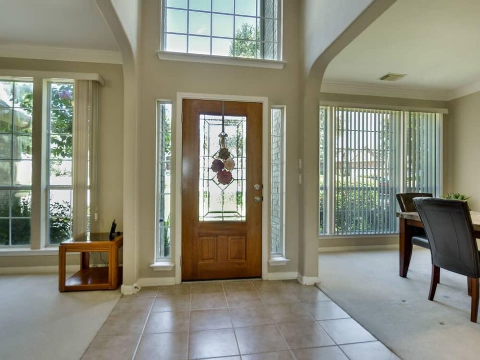9013 Sautelle Austin house for sale foyer