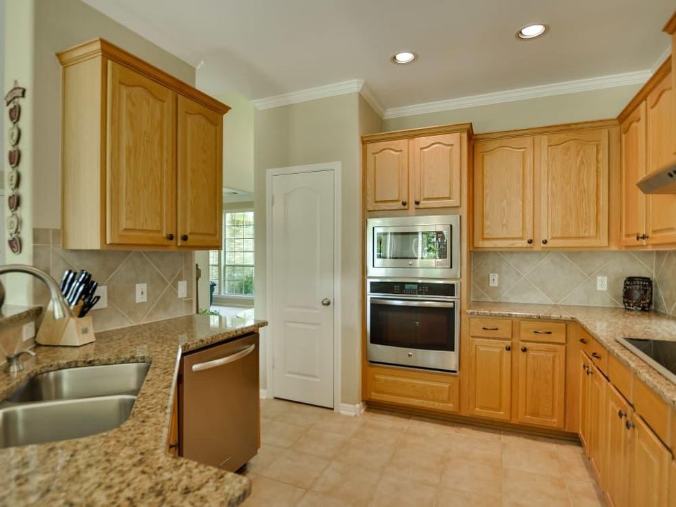 9013 Sautelle Austin house for sale kitchen