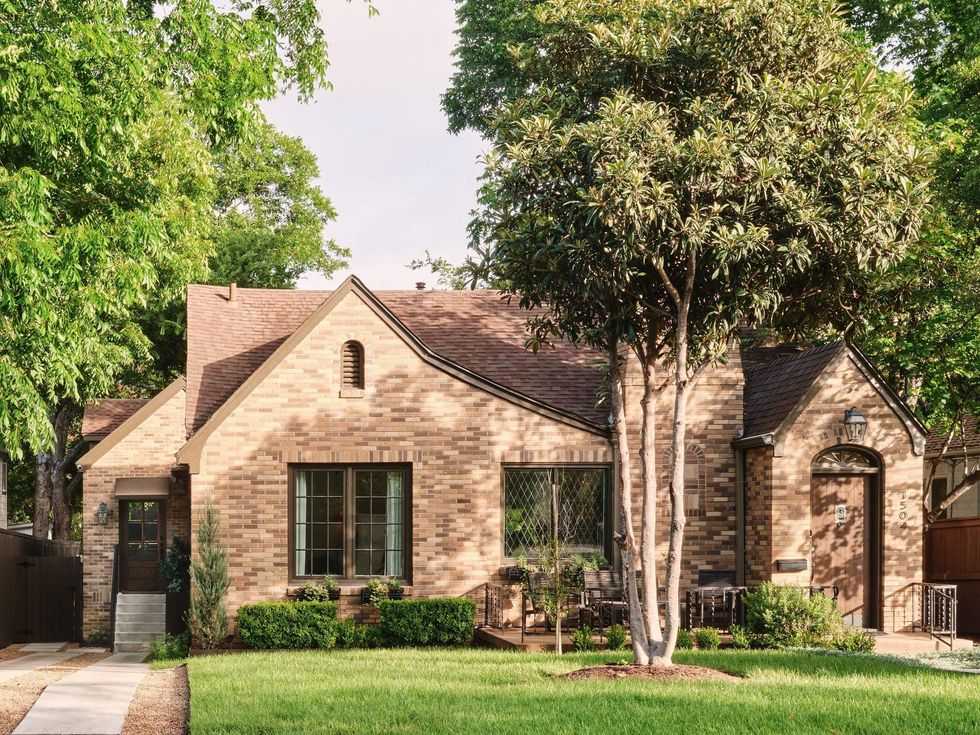 A home on Hartford by Restructure Studio - exterior view