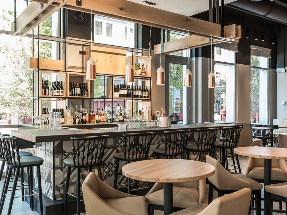 Aloft Element Hotel Caroline restaurant 2017