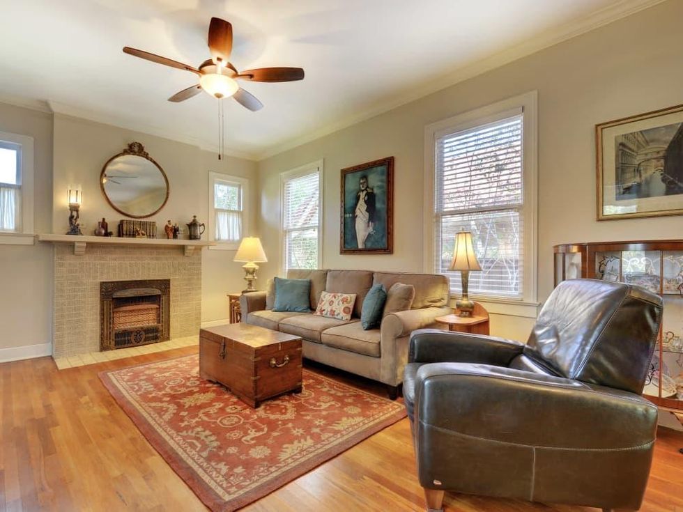 Alta Vista Austin home for sale family room