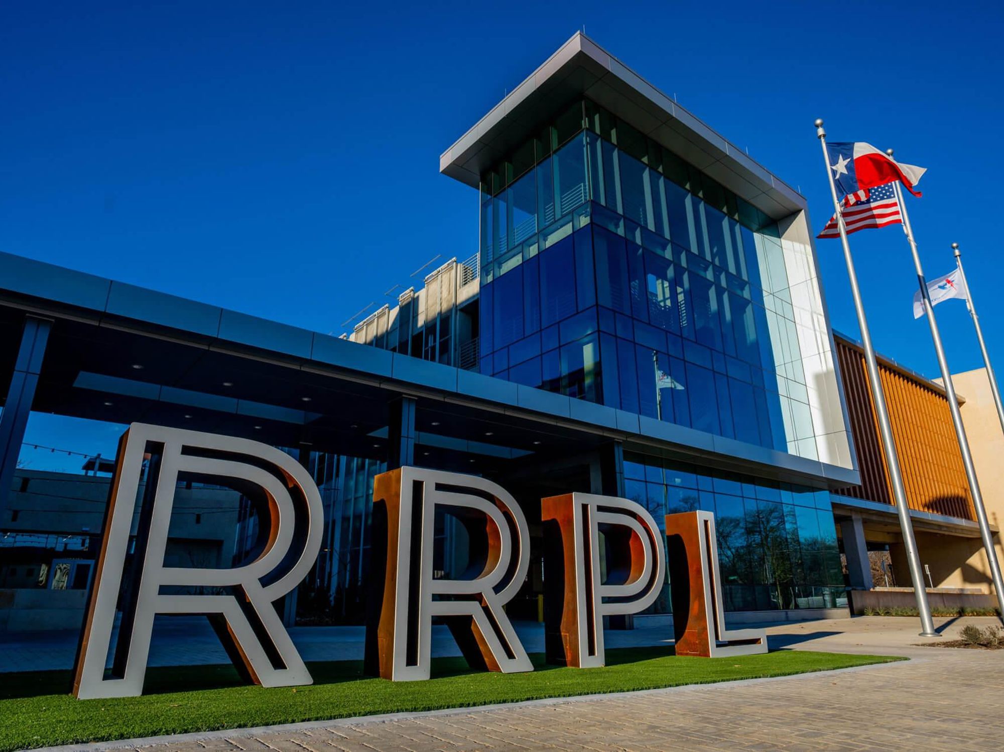 An outside view of the brand new Round Rock Public Library building.