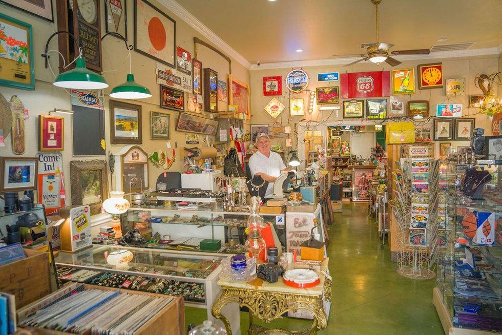 Antiques & More Buda