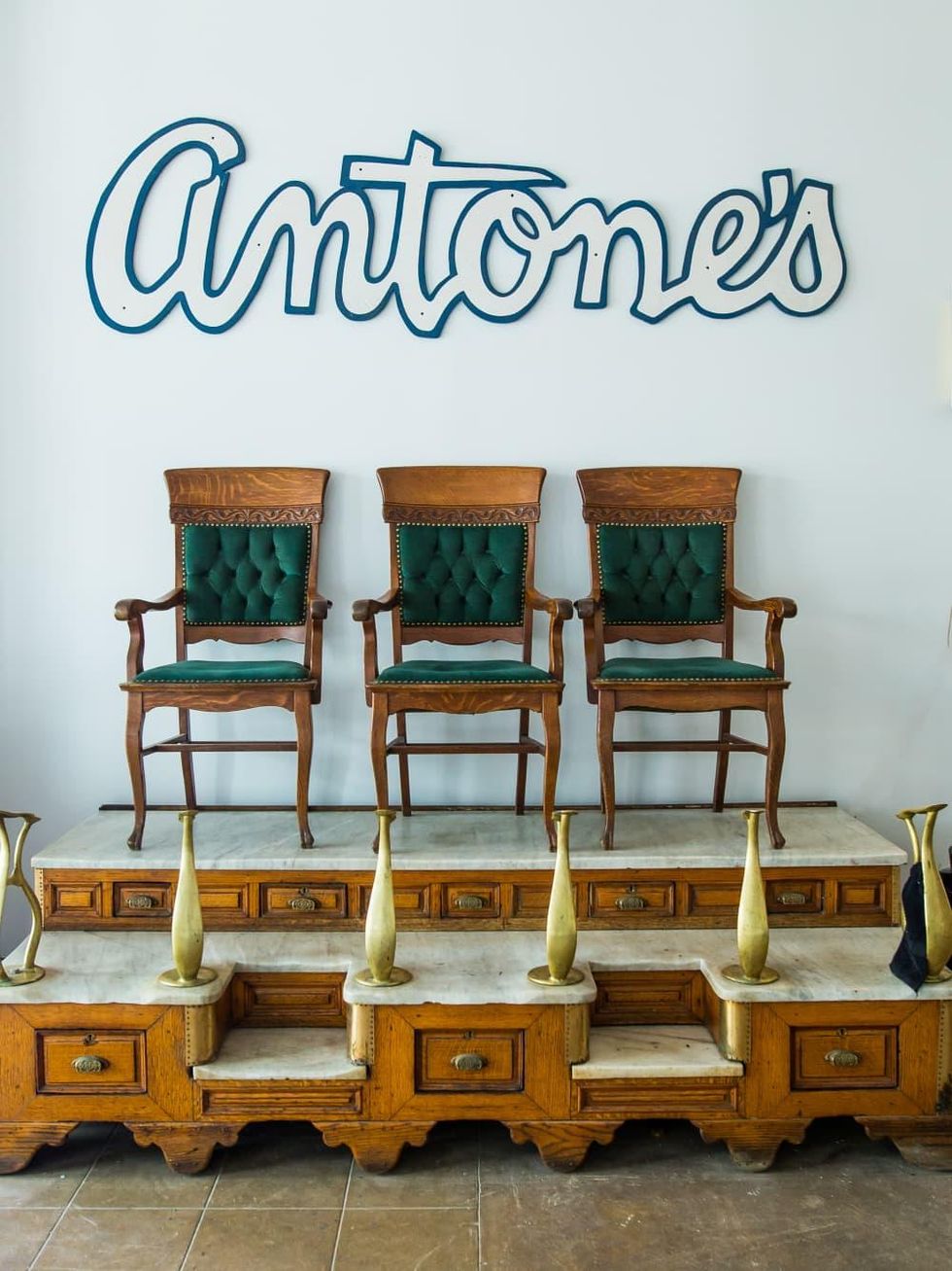 Antone's downtown venue Fifth Street 2016 logo shoe shining station chairs