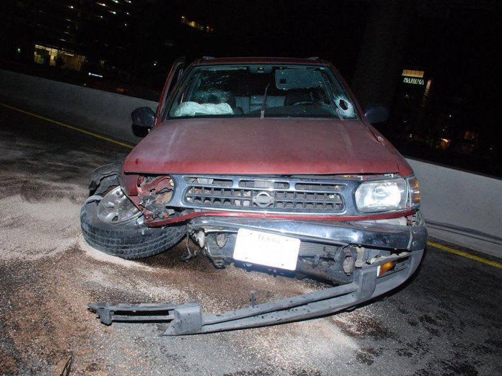 APD Nissan Pathfinder wreck after rock throwing on I-35