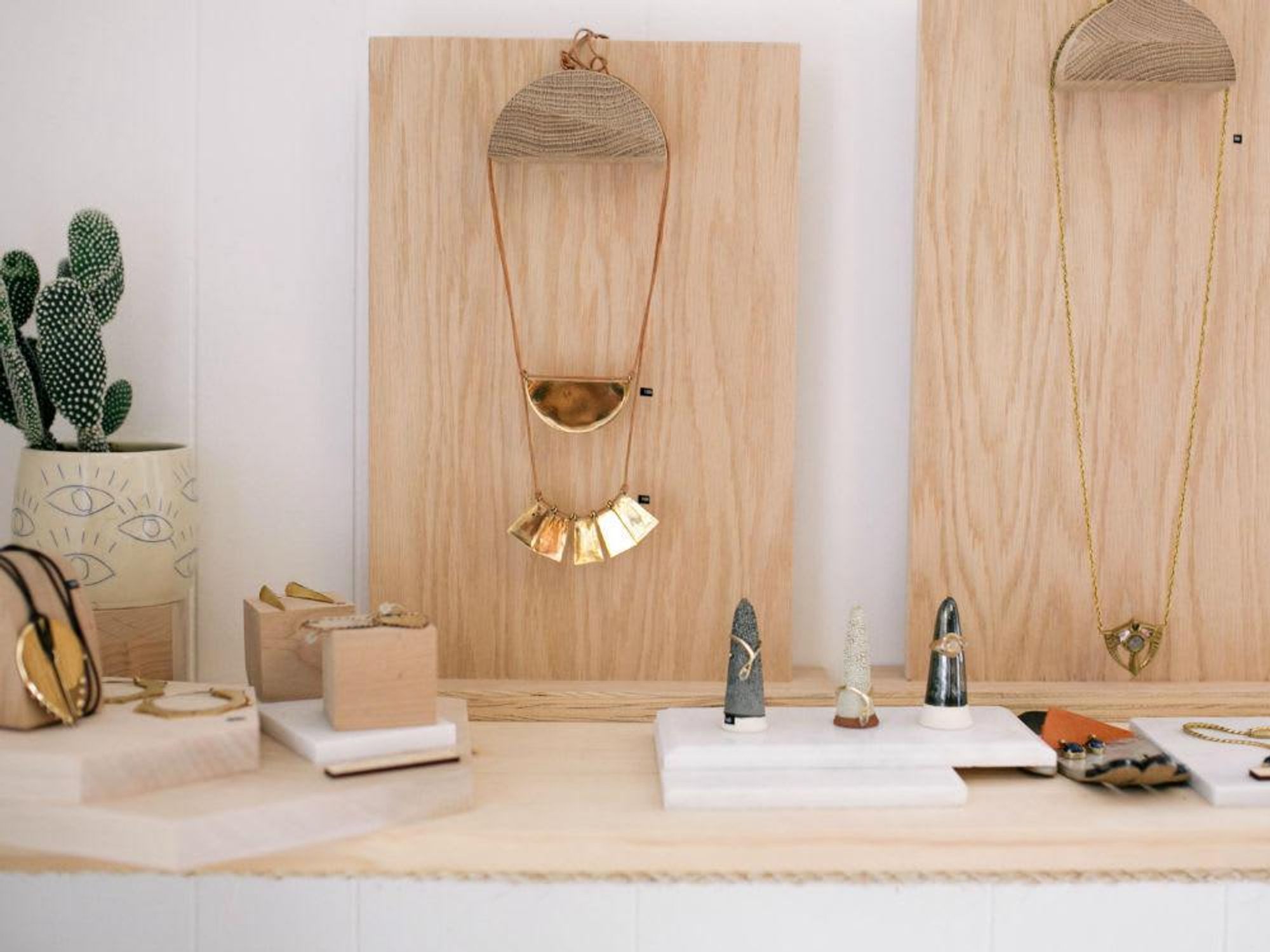 Aro_pop up shop_jewelry hanging_2015