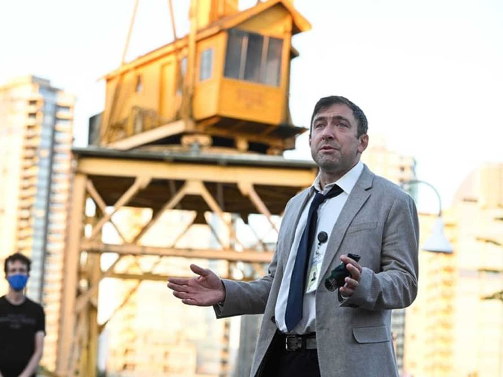 Art Heist walking show