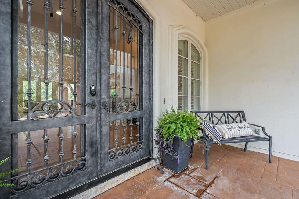 ATX_1817 Chalk Rock Cv