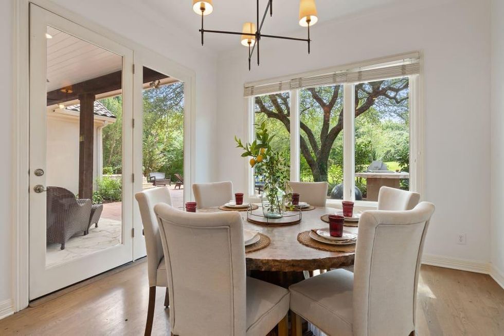 ATX_1817 Chalk Rock Cv