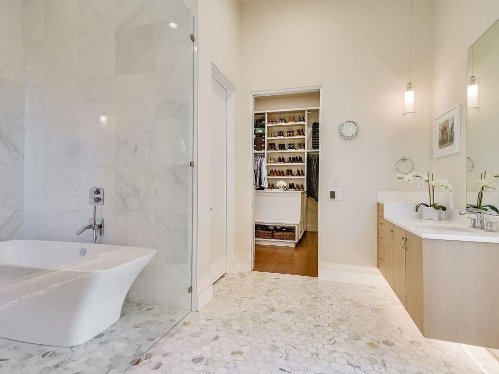 ATX_6504 West Courtyard Drive