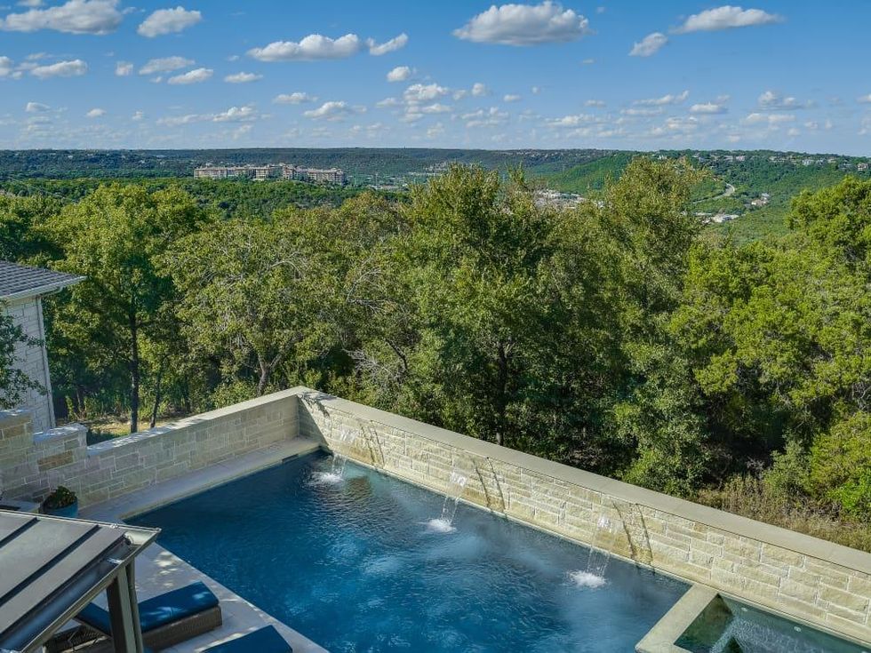 ATX_6504 West Courtyard Drive