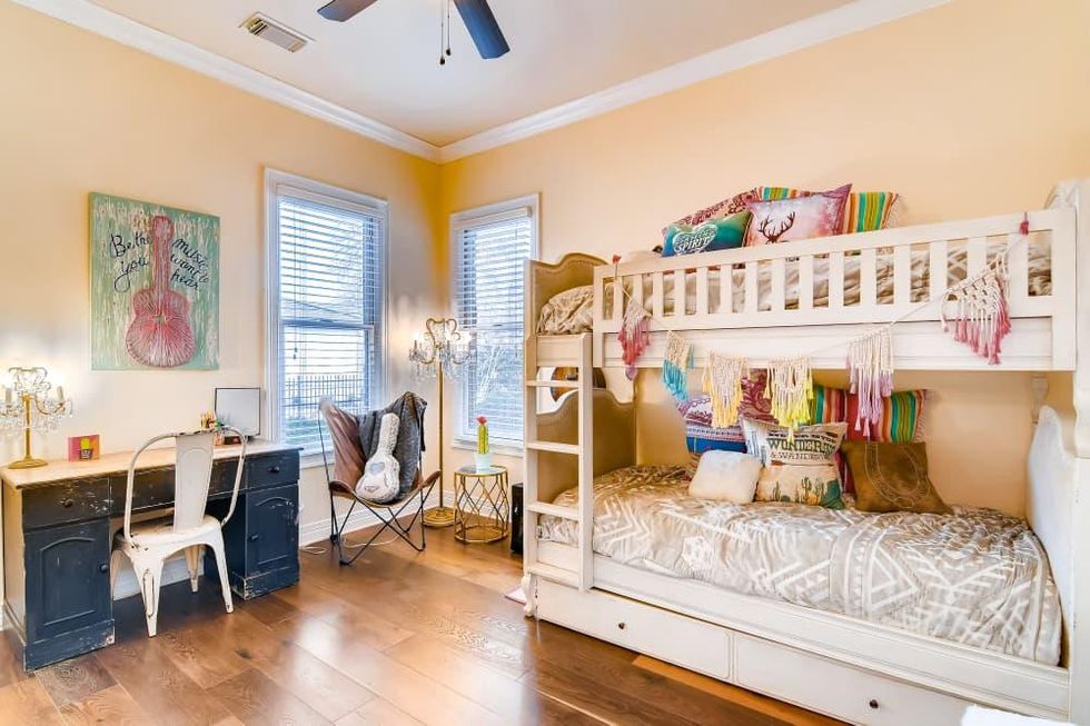 AUS_114_Birdstone_Ln