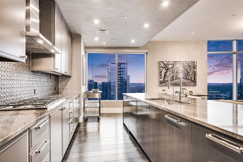 AUS_200_Congress_Avenue_Unit_32NW