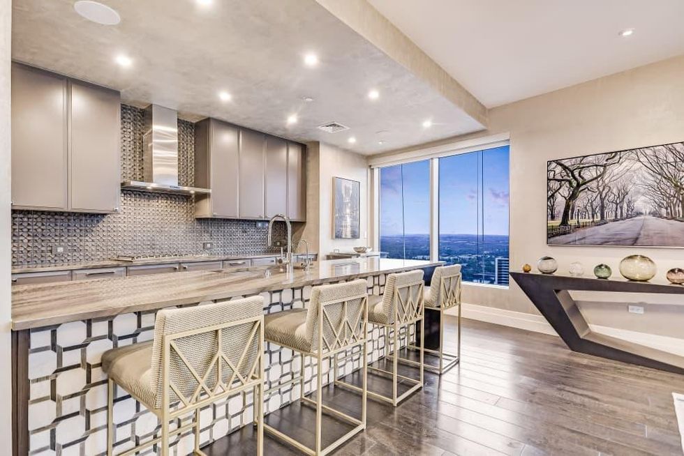 AUS_200_Congress_Avenue_Unit_32NW