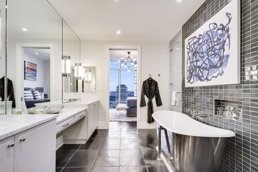 AUS_200_Congress_Avenue_Unit_32NW