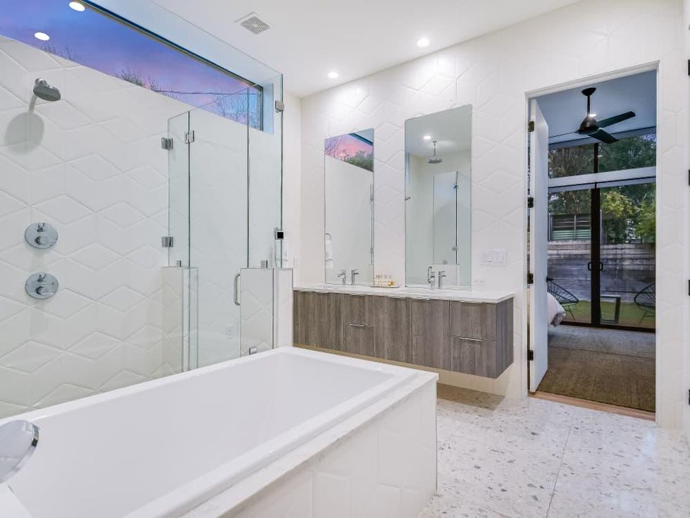 AUS_2100 Arpdale St.