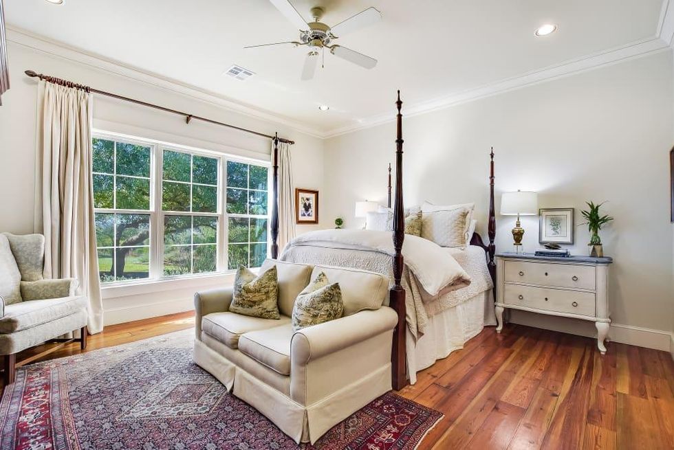 AUS_223 Black Stone Cove