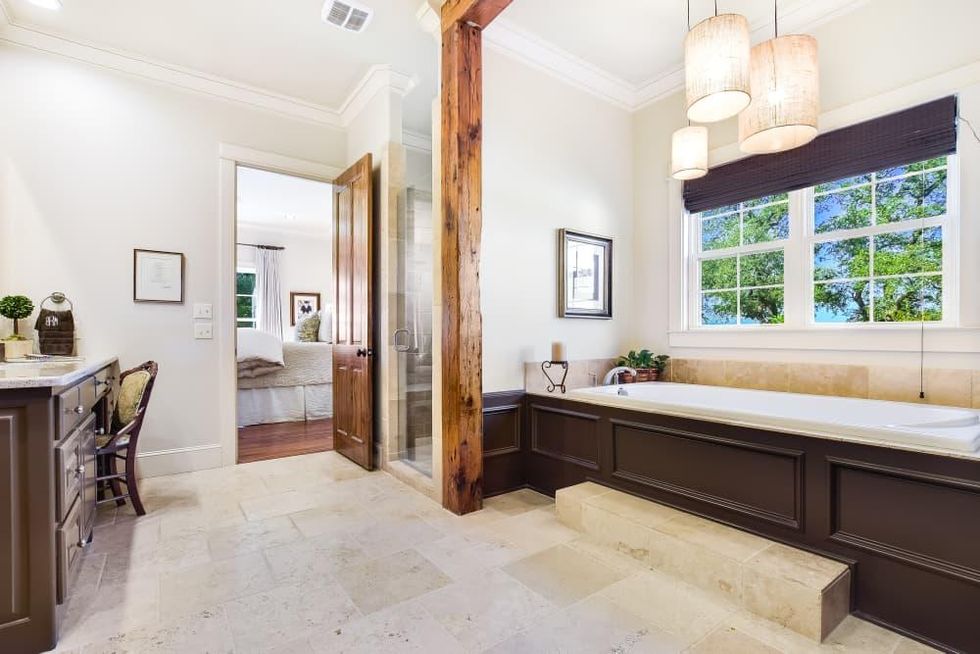 AUS_223 Black Stone Cove