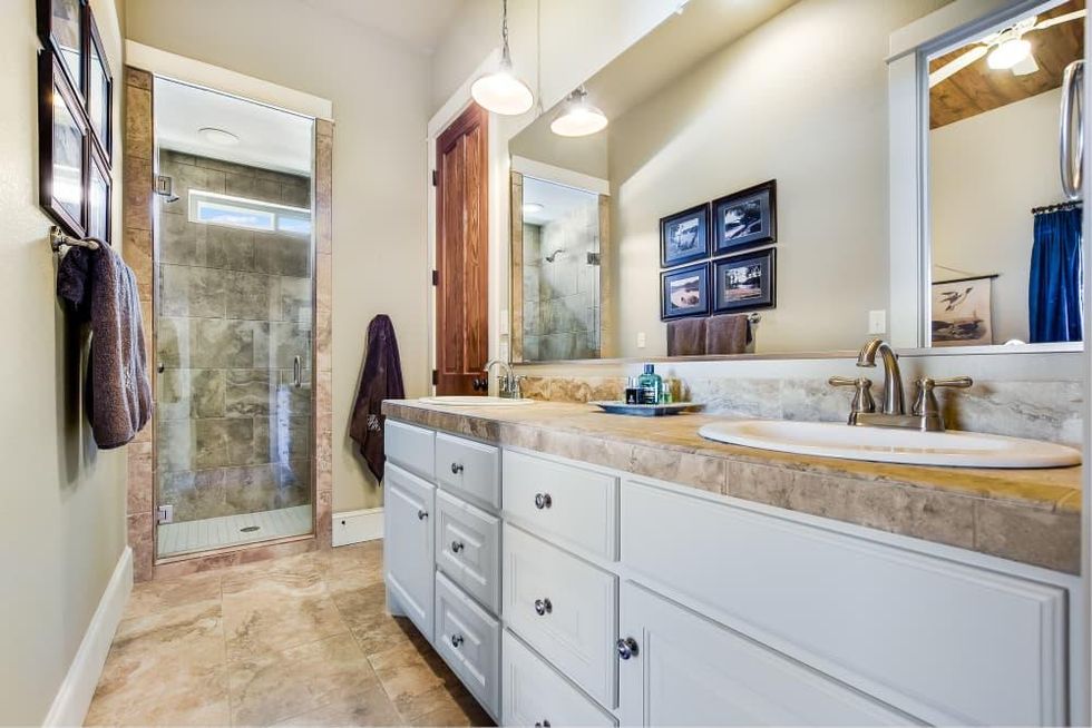 AUS_223 Black Stone Cove