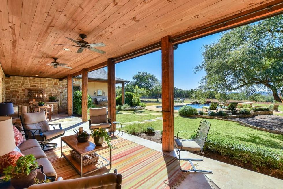 AUS_223 Black Stone Cove