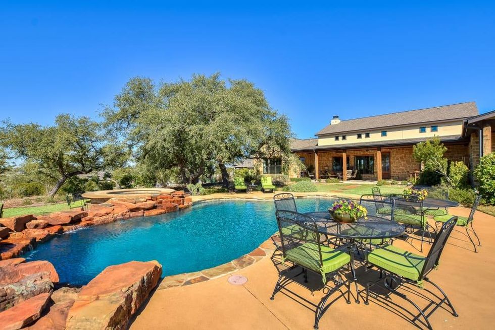 AUS_223 Black Stone Cove