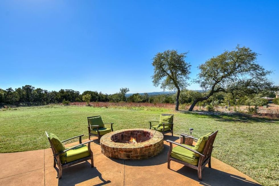 AUS_223 Black Stone Cove